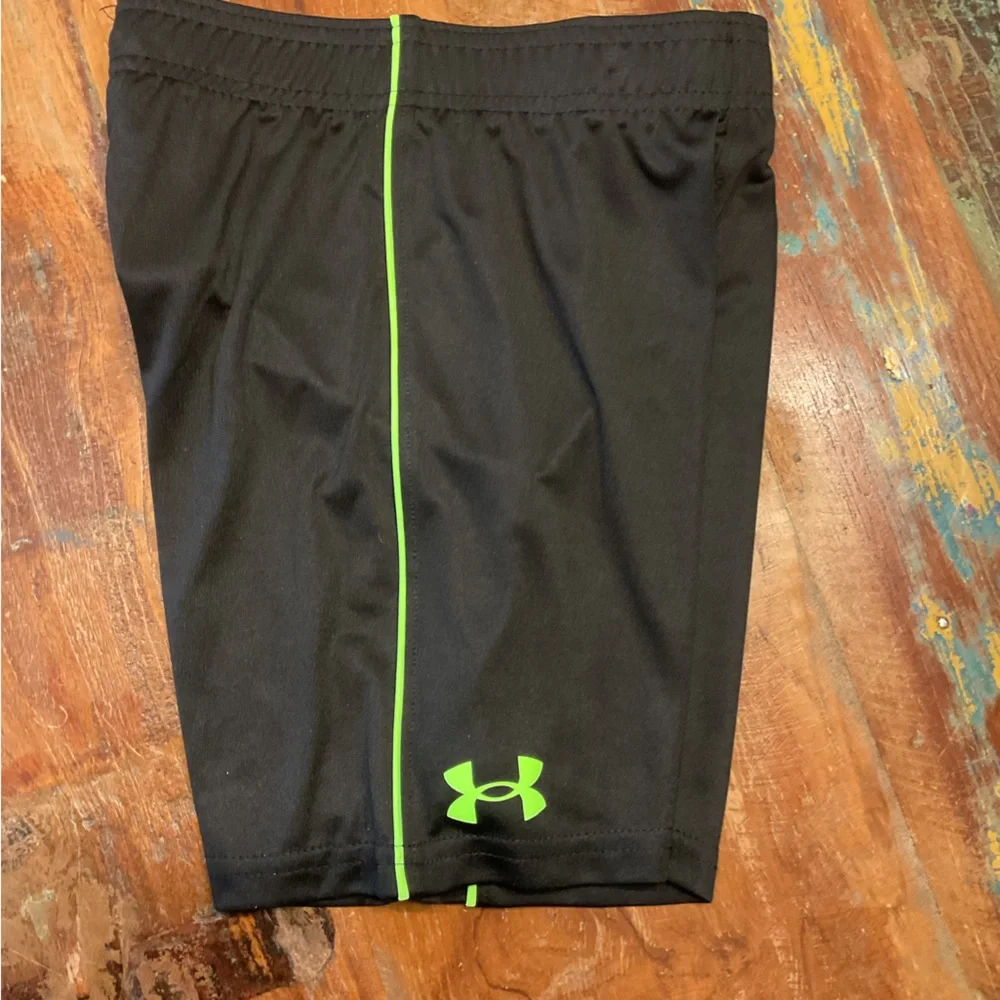NWT Under Armour Boys Short Set